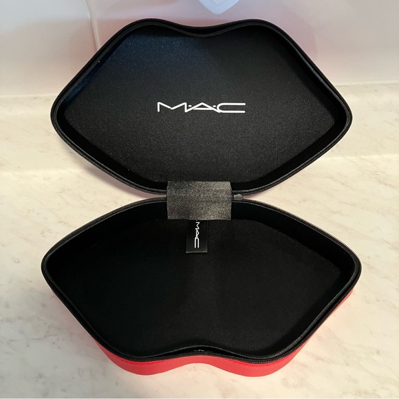 rare MAC red lip clutch - Picture 3 of 4